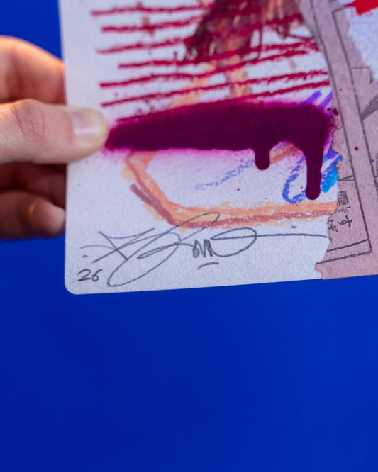 T'sais le mec élastique là (Original) Boutique Art de Brunograffer - Dessin original réalisé en live sur Twitch tamponné, gaufré et signé à la main.
Matériel : Crayon de couleurs, feutres Posca, peinture aquarelle et pastels.
Dimensions : 21 x 29,7 cm (format A4)
Papier épais 300g de grande qualité.