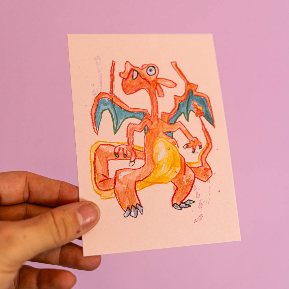 Carte postale Dracaufeu (Edition Moche) -Carte postale imprimée d’une illustration réalisée à l'aquarelle et aux crayons de couleurs.Le dessin vient d'un challenge en live sur Twitch dans lequel j'ai dessiné les 151 Pokémon de la première génération de 1995 en 24h en live sur Twitch, MAIS : en moche ! Voir la vidéo : https://youtu.be/0MyLD5bqc1Q Papier 300g recyclé. Possibilité de la faire signer et dédicacer à la main en choisissant l'option de livraison "Dédicacée".-Brunograffer Carte postale Dracaufeu (Edition Moche) -Carte postale imprimée d’une illustration réalisée à l'aquarelle et aux crayons de couleurs.Le dessin vient d'un challenge en live sur Twitch dans lequel j'ai dessiné les 151 Pokémon de la première génération de 1995 en 24h en live sur Twitch, MAIS : en moche ! Voir la vidéo : https://youtu.be/0MyLD5bqc1Q Papier 300g recyclé. Possibilité de la faire signer et dédicacer à la main en choisissant l'option de livraison
