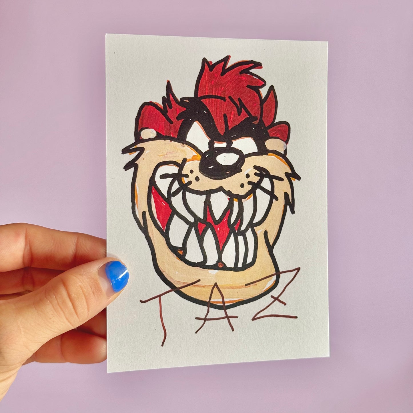 Carte postale Taz -Carte postale imprimée d’un concept de dessins dans lequel je fais prendre vie à un personnage de dessin animé via sa peluche pour lui faire faire dessiner son autoportrait.Imprimée sur un papier 300g recyclé. Possibilité de la faire signer et dédicacer à la main en choisissant l'option de livraison "Dédicacée".-Brunograffer Carte postale Taz -Carte postale imprimée d’un concept de dessins dans lequel je fais prendre vie à un personnage de dessin animé via sa peluche pour lui faire faire dessiner son autoportrait.Imprimée sur un papier 300g recyclé. Possibilité de la faire signer et dédicacer à la main en choisissant l'option de livraison