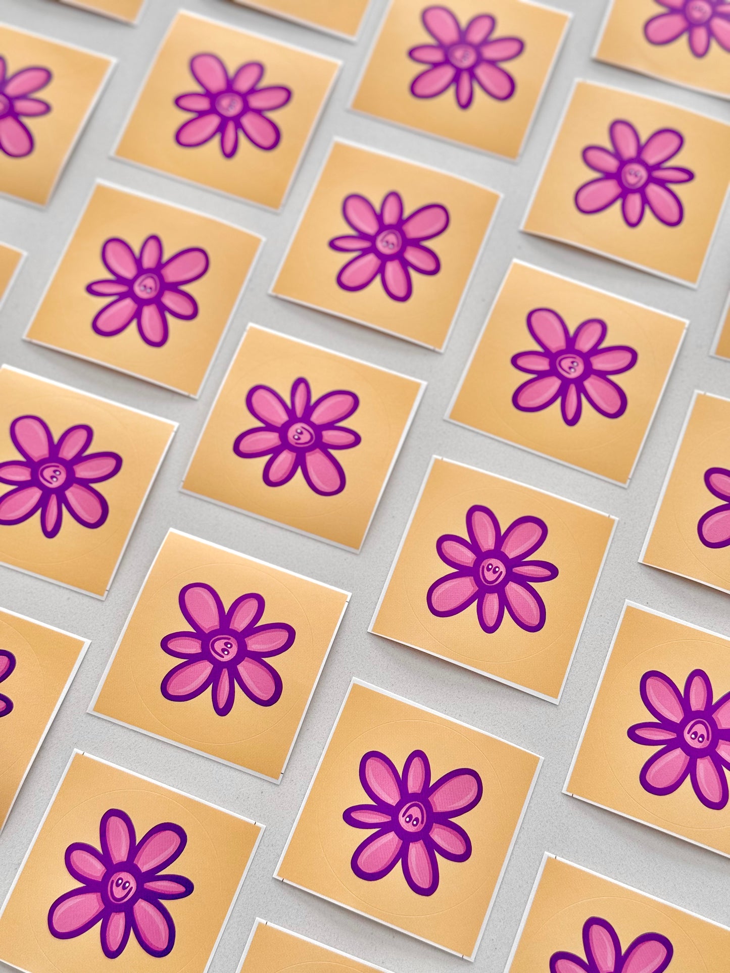 Sticker fleur violette -Des stickers de petites fleurs ! Taille 5cm de diamètre Un exemplaire de ces stickers est offert dans chaque commande parmi les 4 designs des stickers ronds. Mais vous pouvez en ajouter d’avantage si vous le souhaitez en les commandant ici 👌🏼-Brunograffer Sticker fleur violette -Des stickers de petites fleurs ! Taille 5cm de diamètre Un exemplaire de ces stickers est offert dans chaque commande parmi les 4 designs des stickers ronds. Mais vous pouvez en ajouter d’avantage si vous le souhaitez en les commandant ici 👌🏼-Brunograffer