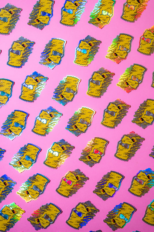 Bart Simpson Dégoulinant Boutique Art de Brunograffer - Illustration digitale imprimée sur stickers Vinyl mat avec effet holographique.
Une illustration digital réalisé sur tablette iPad avec Procreate puis imprimée. Les autocollants sont résistant aux poussières et aux éclaboussures. Veillez bien à les coller sur une surface lisse, propre et sèche pour un bon maintient. Par exemple sur un casque, un vélo, un frigo, une porte, le dos d'un téléphone, etc.
Matériaux : Sticker Vinyle mat avec effect Holographique.Dimensions : 5,2 x 3,5 cm
 
Vendu à l'unité