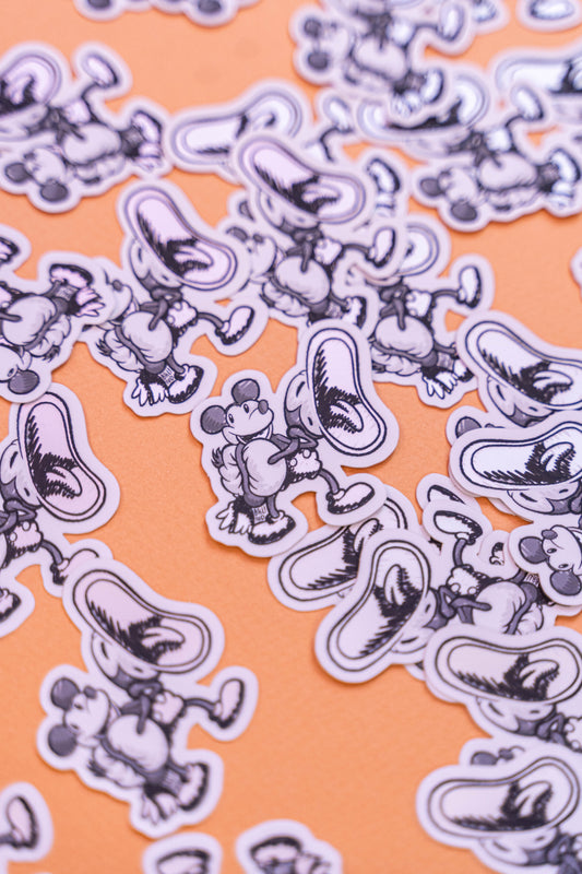 Mickey & Donald Boutique Art de Brunograffer - Illustration digitale imprimée sur sticker Vinyl brillant avec effet miroir.
Une illustration digital réalisé sur tablette iPad avec Procreate puis imprimée. Les autocollants sont résistant aux poussières et aux éclaboussures. Veillez bien à les coller sur une surface lisse, propre et sèche pour un bon maintient. Par exemple sur un casque, un vélo, un frigo, une porte, le dos d'un téléphone, etc.
Matériaux : Sticker Vinyle mat avec effect Miroir.Dimensions : 4,6 x 4,5 cm
Vendu à l'unité