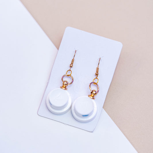 Boucles d'oreilles caps (blanches)