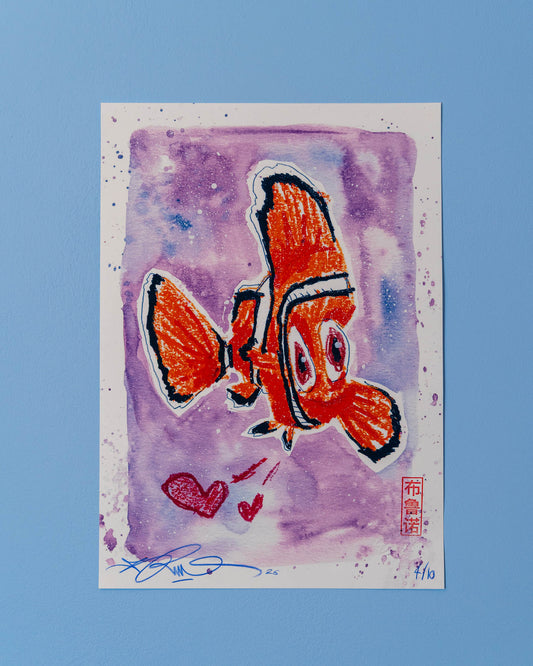 Boutique Art de Brunograffer - Trois illustrations réalisées en live sur Twitch à la peinture aquarelle, feutres, collages papier et à la craie grasse imprimé sur papier 300g de grande qualité.
 
Une édition limitée à 20 exemplaires signée, numérotée, tamponnée et gaufrée à la main sur le devant.
 
Choisissez le design de votre choix ou le lot complet des 3 posters.
 
Vendu sans cadre.