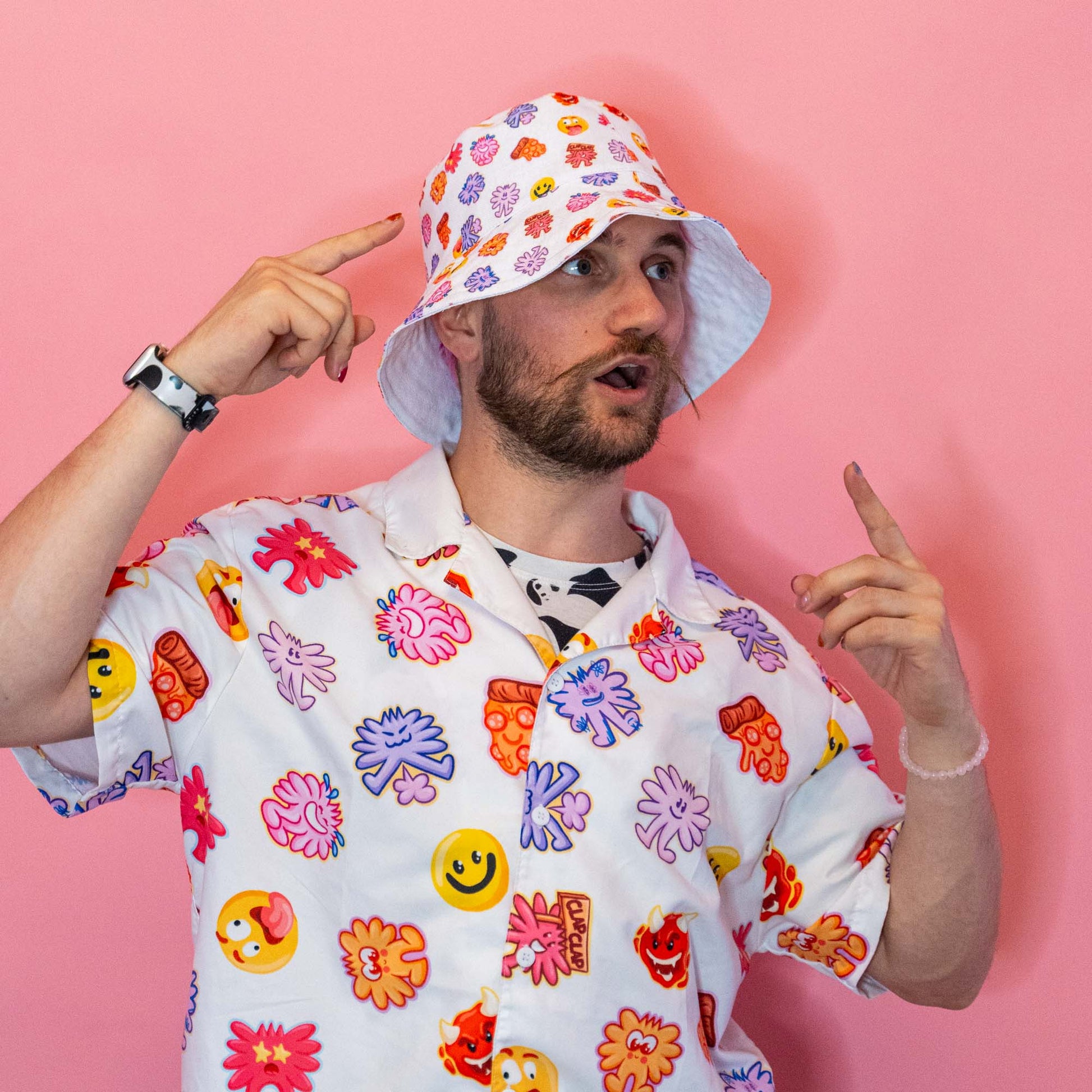 Bob Multipad -Le couvre-chef en mode multipad ! Afin d'éviter les frais de stockage et les pertes, chaque produits sont fabriqué sur commande. Le délais est assez long. Prévoir 3 à 4 semaines jusqu'à la réception de la commande. • 100 % polyester• Tissu respirant à évacuation de l'humidité• Matériel sensation lin• Réversible• Composants du produit vierge provenant de Chine-Brunograffer