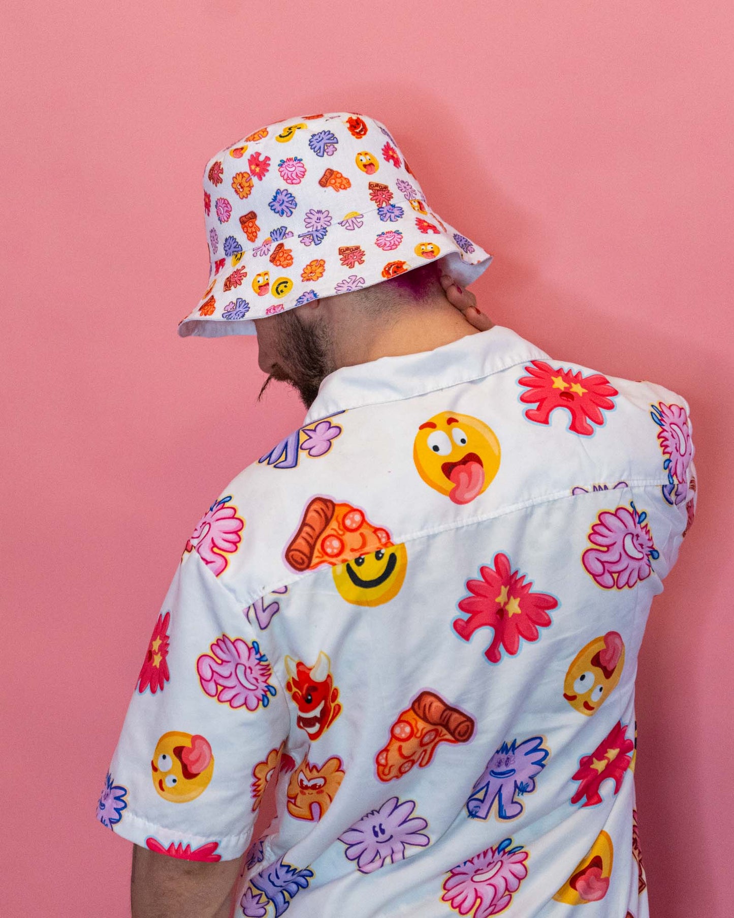 Bob Multipad -Le couvre-chef en mode multipad ! Afin d'éviter les frais de stockage et les pertes, chaque produits sont fabriqué sur commande. Le délais est assez long. Prévoir 3 à 4 semaines jusqu'à la réception de la commande. • 100 % polyester• Tissu respirant à évacuation de l'humidité• Matériel sensation lin• Réversible• Composants du produit vierge provenant de Chine-Brunograffer