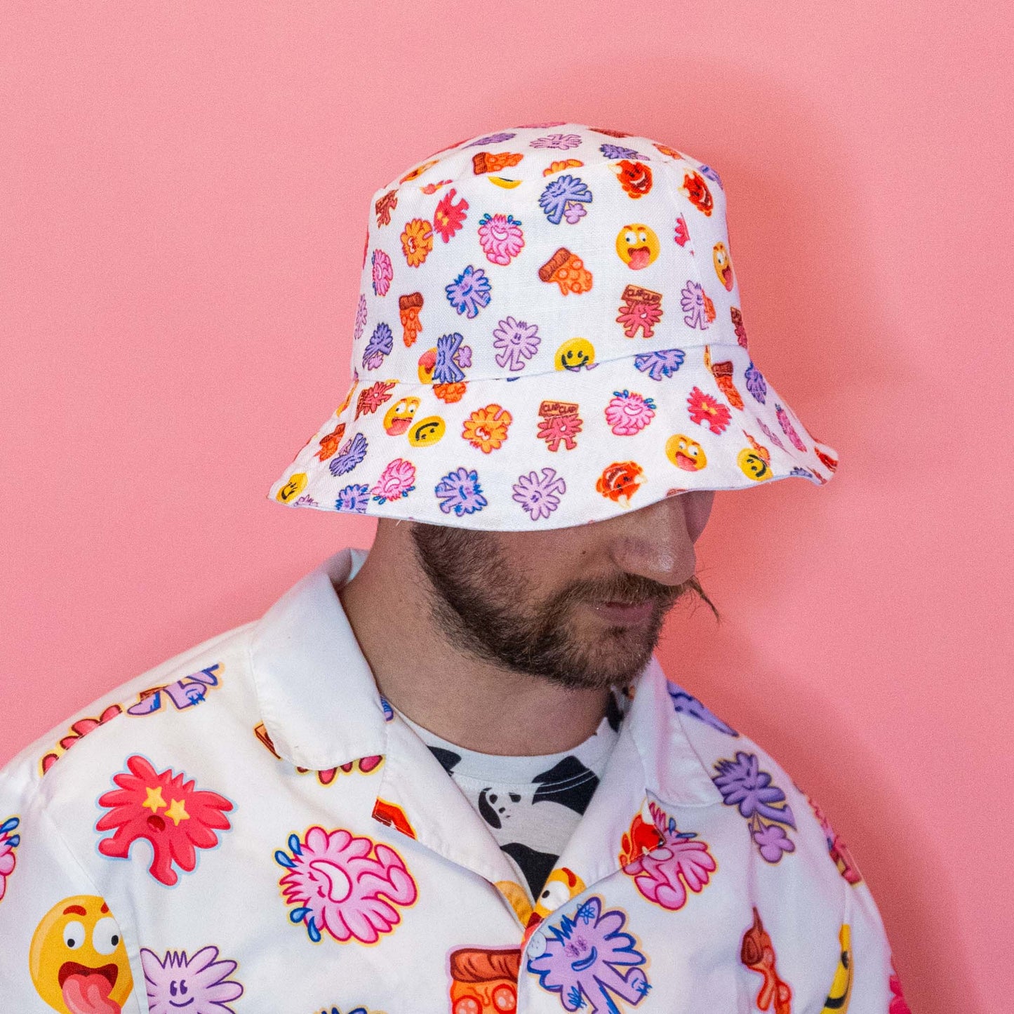 Bob Multipad -Le couvre-chef en mode multipad ! Afin d'éviter les frais de stockage et les pertes, chaque produits sont fabriqué sur commande. Le délais est assez long. Prévoir 3 à 4 semaines jusqu'à la réception de la commande. • 100 % polyester• Tissu respirant à évacuation de l'humidité• Matériel sensation lin• Réversible• Composants du produit vierge provenant de Chine-Brunograffer