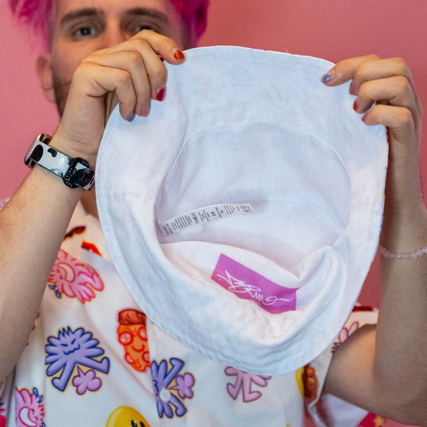 Bob Multipad -Le couvre-chef en mode multipad ! Afin d'éviter les frais de stockage et les pertes, chaque produits sont fabriqué sur commande. Le délais est assez long. Prévoir 3 à 4 semaines jusqu'à la réception de la commande. • 100 % polyester• Tissu respirant à évacuation de l'humidité• Matériel sensation lin• Réversible• Composants du produit vierge provenant de Chine-Brunograffer