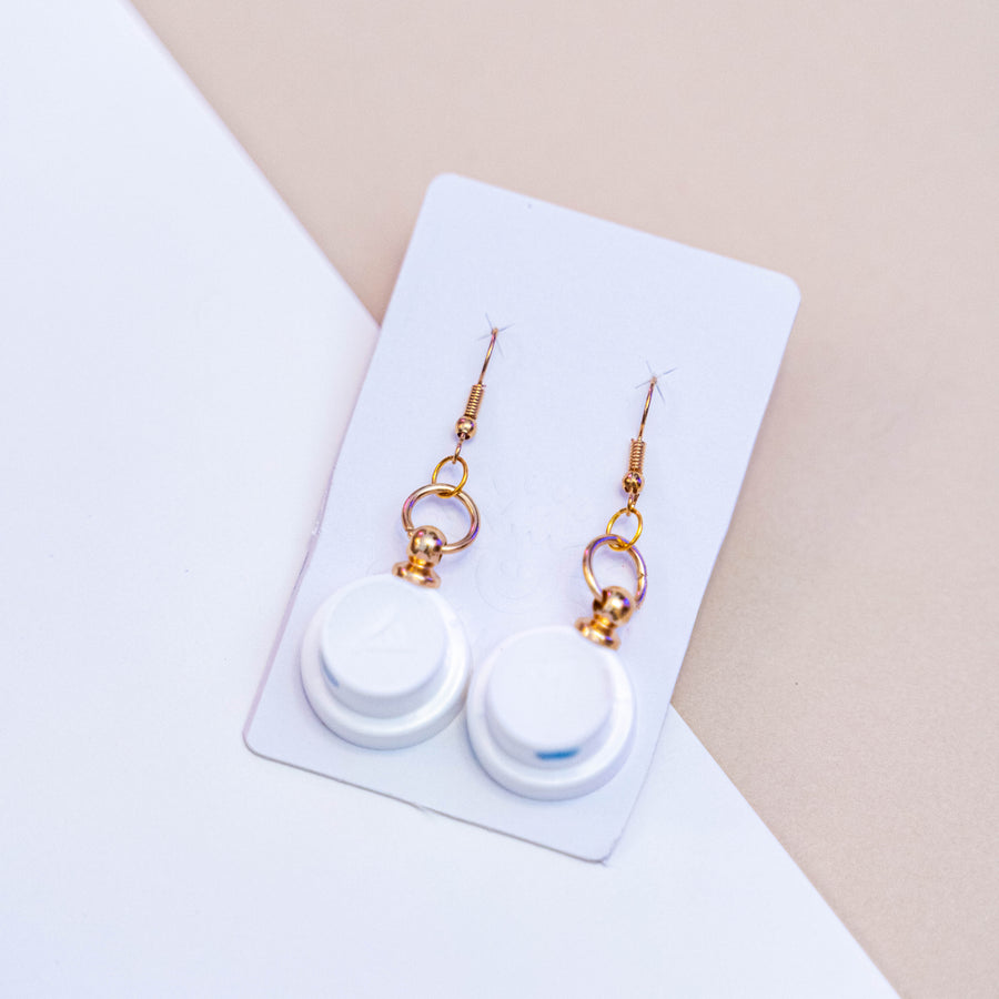 Boucles d'oreilles caps (blanches) | Brunograffer | Accessoire 5%