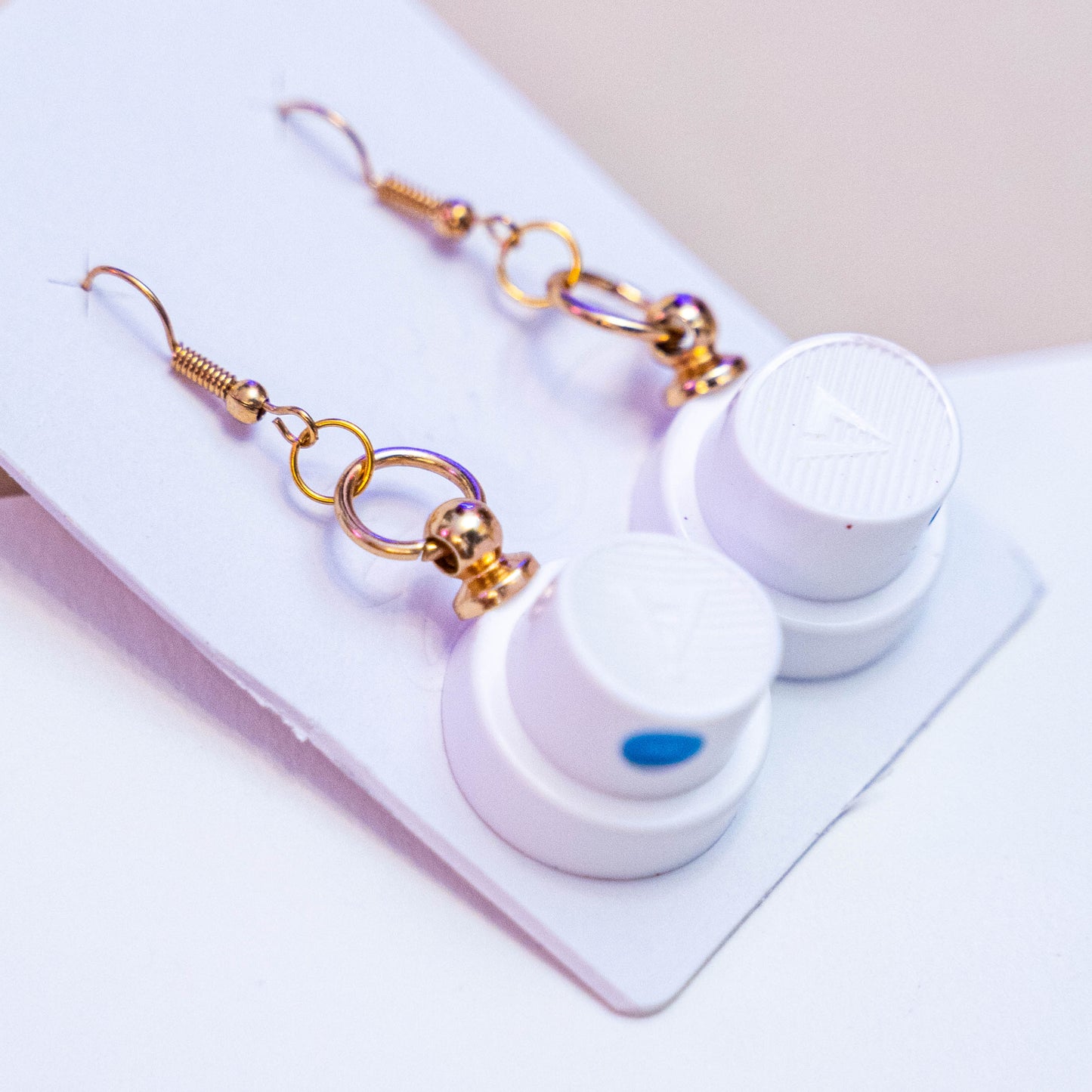 Boucles d'oreilles caps (blanches)