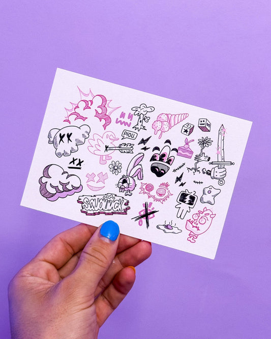 Carte postale d'une illustration digitale de ma nouvelle direction artistique en 2024 de ma chaine Twitch.Imprimée sur un papier 300g recyclé.
Design 1/2
Possibilité de la faire signer et dédicacer à la main en choisissant l'option de livraison 