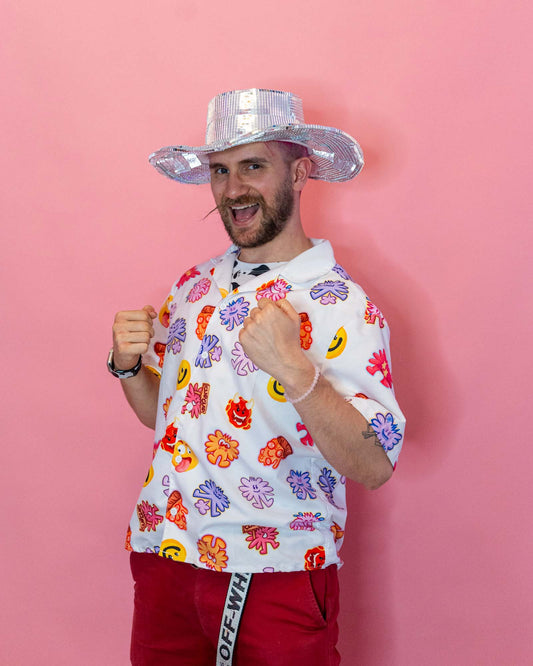 Pour être stylé cet été et frimé sur la plage habillé en Multi pad !
 
Afin d'éviter les frais de stockage et les pertes, chaque produits sont fabriqué sur commande. Le délais est assez long. Prévoir 3 à 4 semaines jusqu'à la réception de la commande.
• 65 % polyester recyclé, 35 % polyester• Poids du tissu : 100 g/m² (2,95 oz/yd²)• Matériau aéré qui évacue l'humidité• Coupe droite• Protection UPF50+• Composants du produit vierge provenant de Chine
Guide des tailles




 
POITRINE (cm)
TAILLE (cm)
HANCHES (cm)


2XS
87.9
71.9
90


XS
92
76
94


S
96
80
98


M
100
84
102.1


L
108
92
110


XL
116
100
118.1


2XL
124
108
126


3XL
132
116
134.1


4XL
140
124
142


5XL
148
132
150.1


6XL
156
140
158



