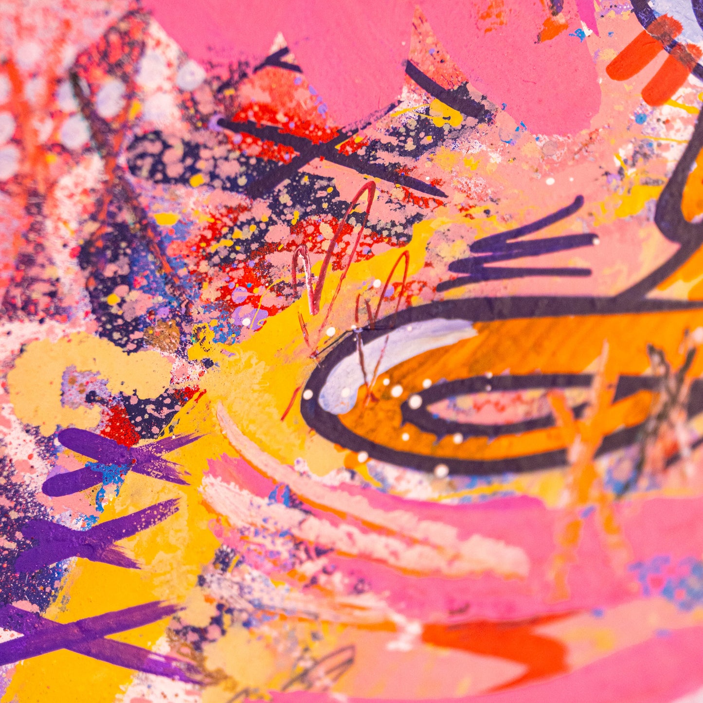 Daffy corner (Original) -Petit tableau d'un personnage de cartoon Looney Toons. Des personnages que j'adore depuis mon plus jeune âge pour lesquels je souhaite rendre hommage dans des peintures originales. Signée et datée à la main sur le devant et le derrière ainsi que tamponnée au dos. Chaque peinture est vendue avec un certificat d'authenticité (voir photo) et encadrée dans une caisse américaine sur mesure. Exemplaire unique. Dimensions sans cadre : 36x36cm Avec cadre : 40x40cm-Brunograffer