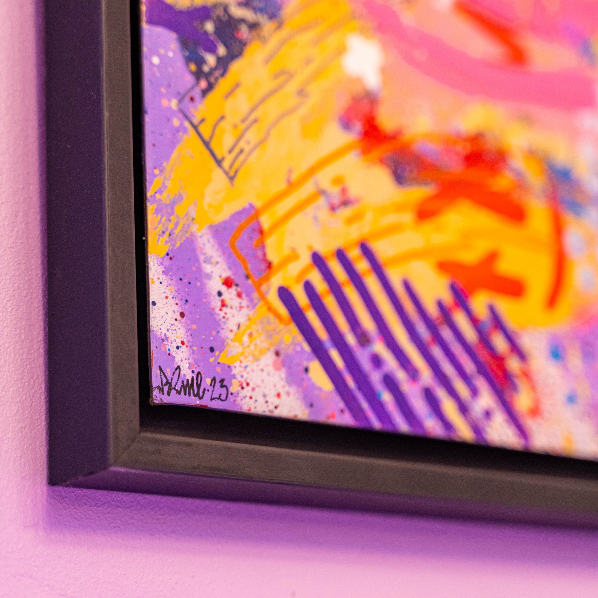 Daffy corner (Original) -Petit tableau d'un personnage de cartoon Looney Toons. Des personnages que j'adore depuis mon plus jeune âge pour lesquels je souhaite rendre hommage dans des peintures originales. Signée et datée à la main sur le devant et le derrière ainsi que tamponnée au dos. Chaque peinture est vendue avec un certificat d'authenticité (voir photo) et encadrée dans une caisse américaine sur mesure. Exemplaire unique. Dimensions sans cadre : 36x36cm Avec cadre : 40x40cm-Brunograffer