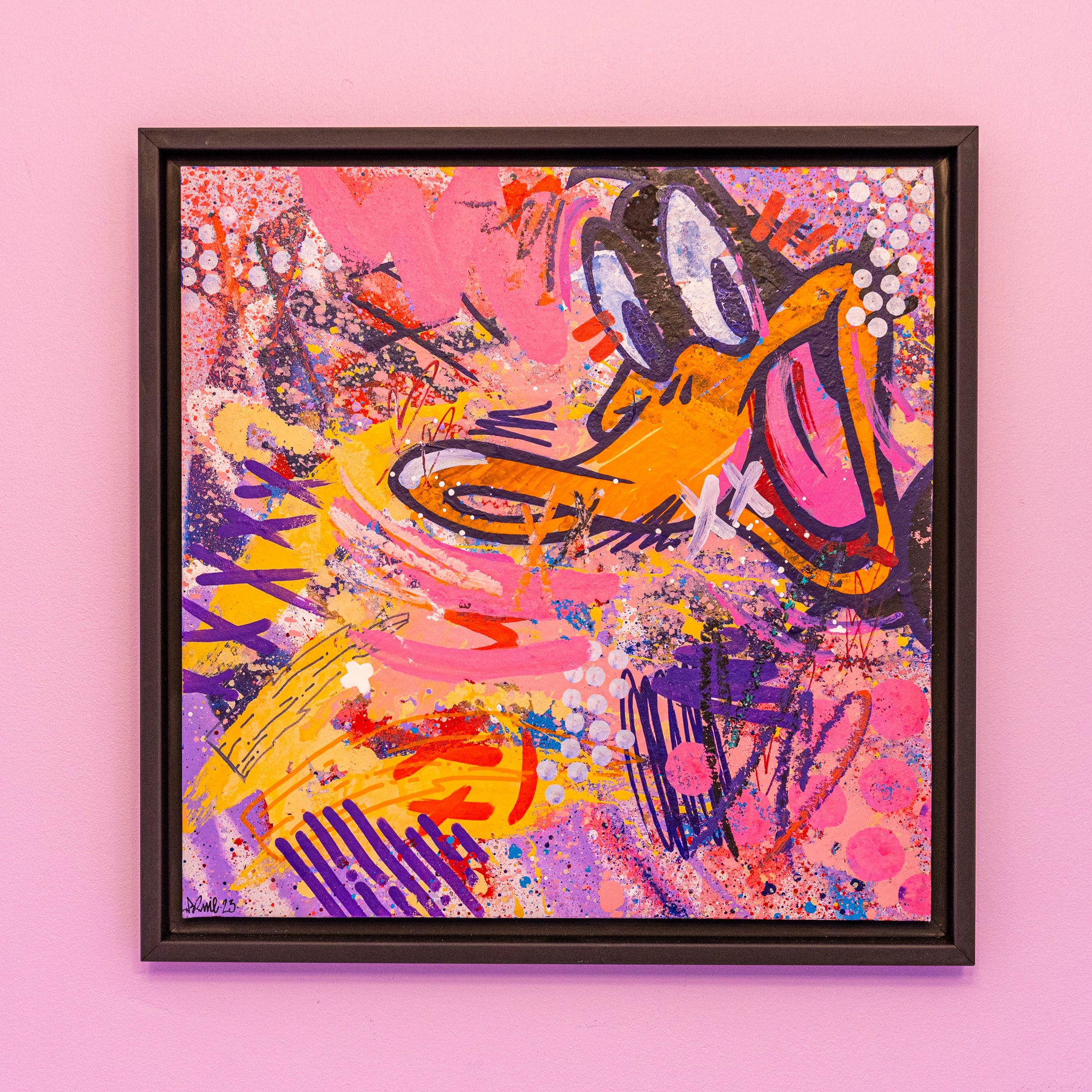 Daffy corner (Original) -Petit tableau d'un personnage de cartoon Looney Toons. Des personnages que j'adore depuis mon plus jeune âge pour lesquels je souhaite rendre hommage dans des peintures originales. Signée et datée à la main sur le devant et le derrière ainsi que tamponnée au dos. Chaque peinture est vendue avec un certificat d'authenticité (voir photo) et encadrée dans une caisse américaine sur mesure. Exemplaire unique. Dimensions sans cadre : 36x36cm Avec cadre : 40x40cm-Brunograffer