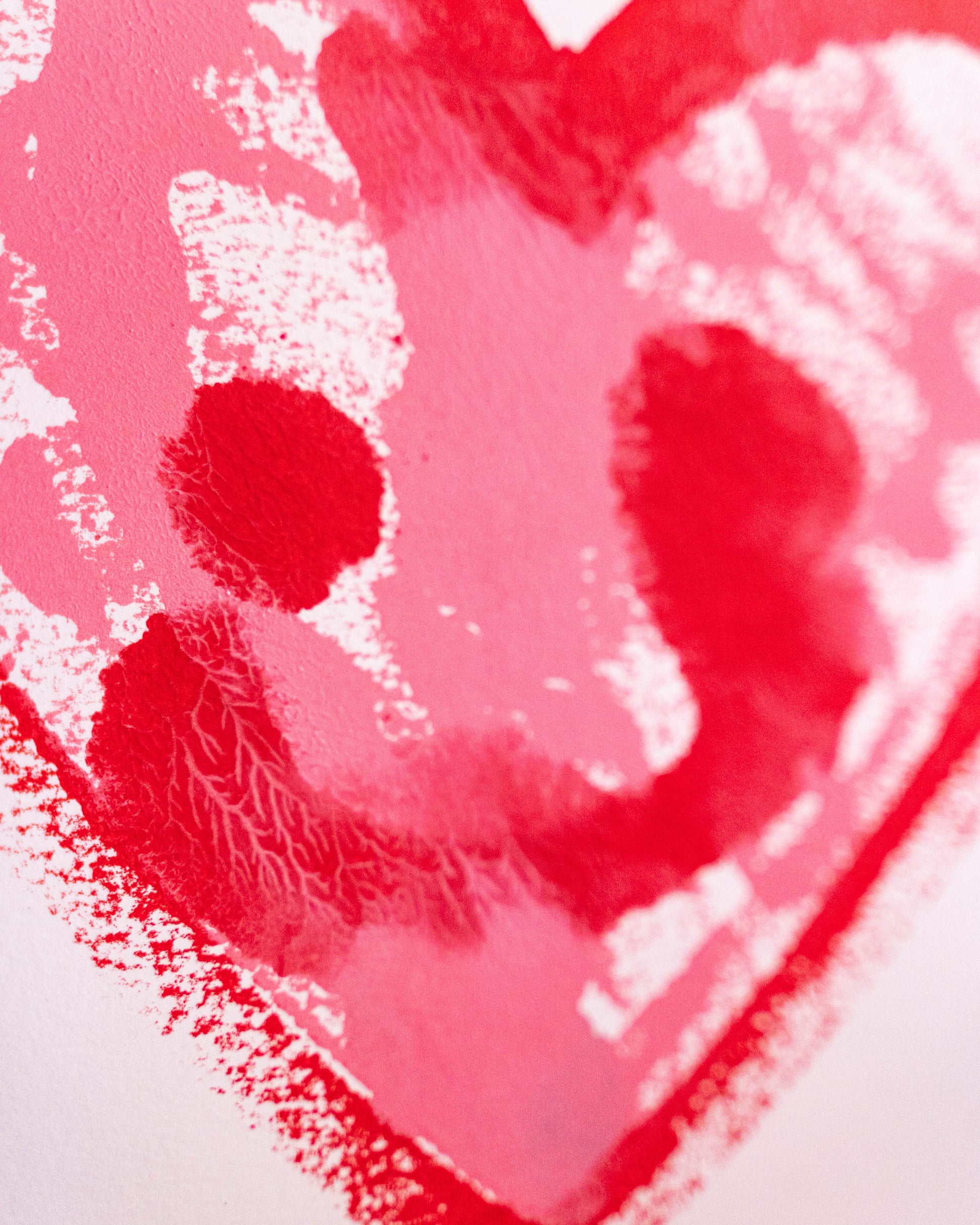 Share love, it duplicates -Exemplaire unique réalisé en compressant deux feutres de papier 300g l'une contre l'autre avec de la peinture à l'acrylique en milieu réalisant un effet miroir tel un test de Rorschach. Tamponné, signé et gaufré à la main. Vendue sans cadre. photographiés non contractuelles-Brunograffer