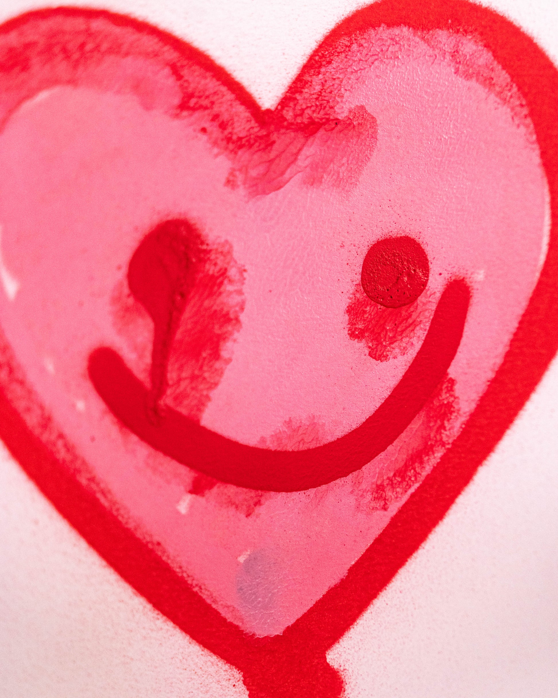 Share love, it duplicates -Exemplaire unique réalisé en compressant deux feutres de papier 300g l'une contre l'autre avec de la peinture à l'acrylique en milieu réalisant un effet miroir tel un test de Rorschach. Tamponné, signé et gaufré à la main. Vendue sans cadre. photographiés non contractuelles-Brunograffer