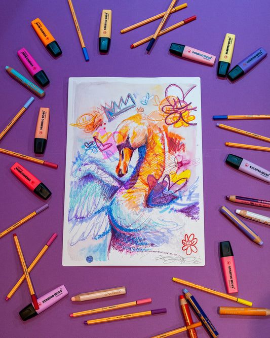 Illustration réalisée en collaboration avec la marque Stabilo, entièrement avec des feutres de leur gamme.
Il s'agit d'un dessin original à l'aquarelle et feutres fin sur papier épais 300g et embellis à la feuille à doré.
 
FORMAT A3 : 42 x 30 cm
 
Le dessins est tamponné, signé et gaufré à la main avec un sticker authentique.
Exemplaire unique.
Vendue sans cadre.