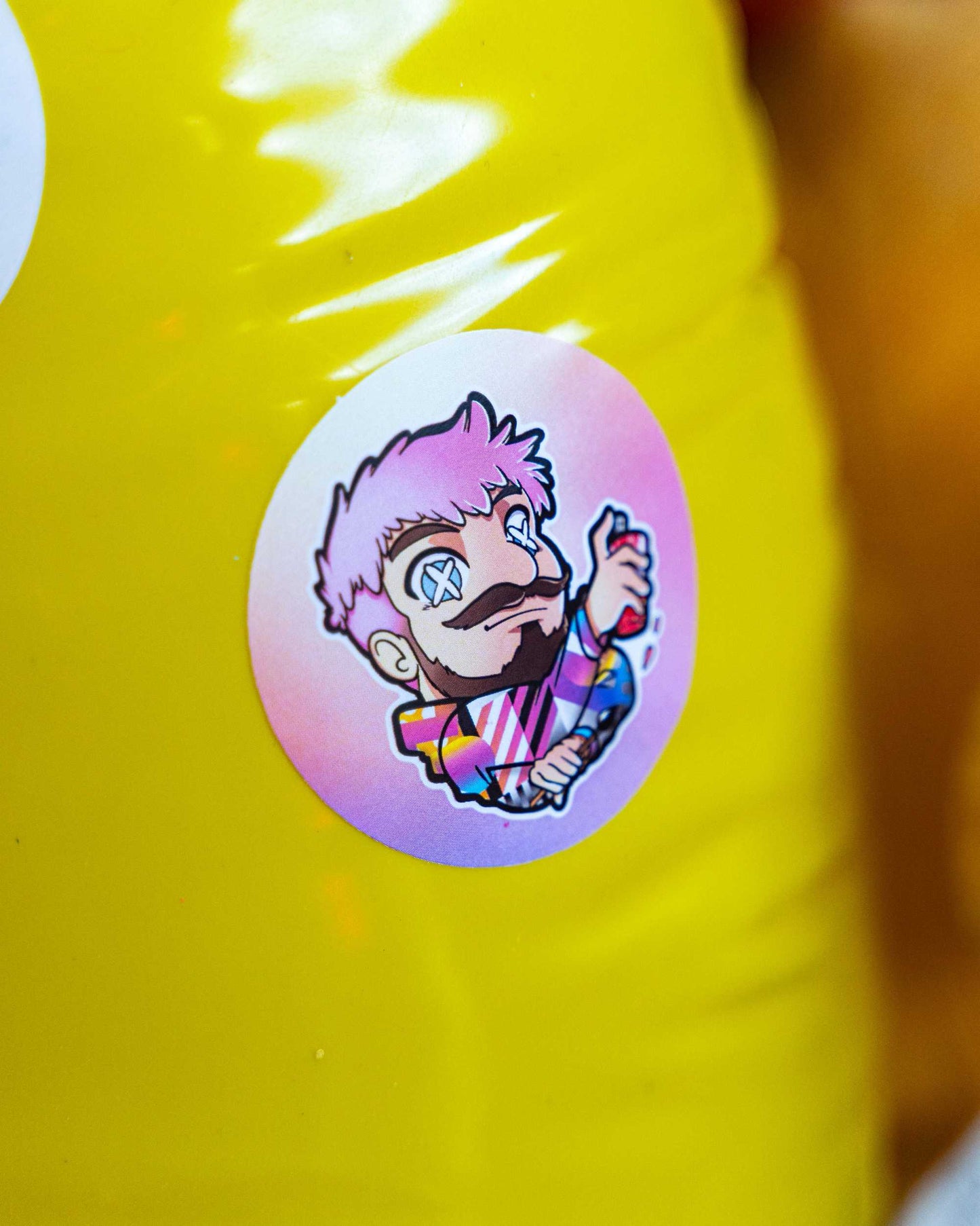 Sticker Brunograffer -Des stickers à mon effigie ! Taille 5cm de diamètre Un exemplaire de ces stickers est offert dans chaque commande parmi les 4 designs des stickers ronds. Mais vous pouvez en ajouter d’avantage si vous le souhaitez en les commandant ici 👌🏼-Brunograffer