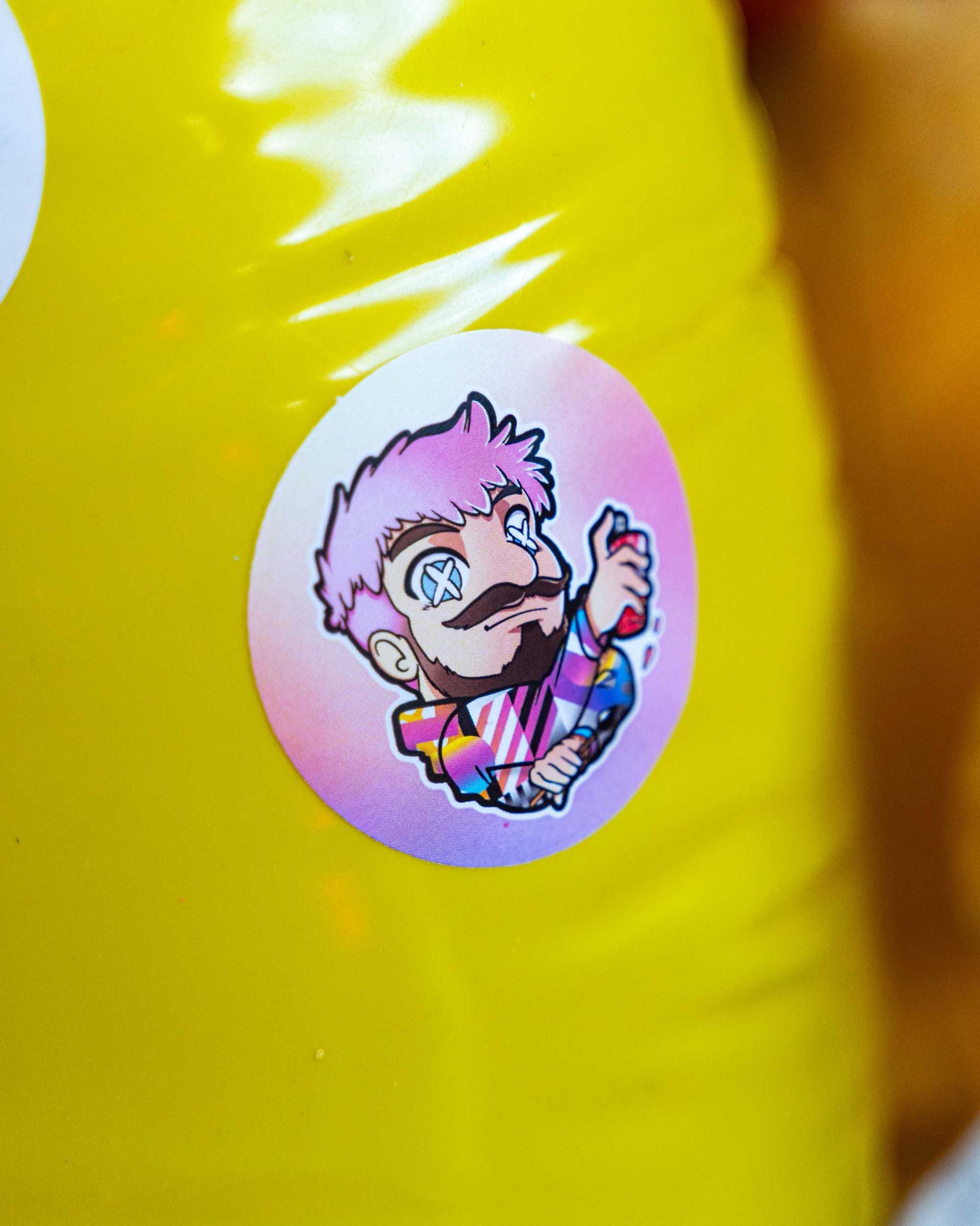 Sticker Brunograffer -Des stickers à mon effigie ! Taille 5cm de diamètre Un exemplaire de ces stickers est offert dans chaque commande parmi les 4 designs des stickers ronds. Mais vous pouvez en ajouter d’avantage si vous le souhaitez en les commandant ici 👌🏼-Brunograffer