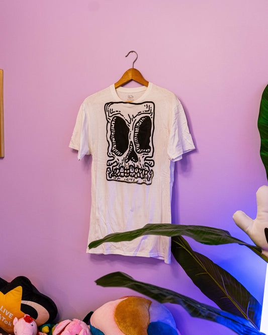 T-shirt imprimé d'un motif crâne en sérigraphie à la main.