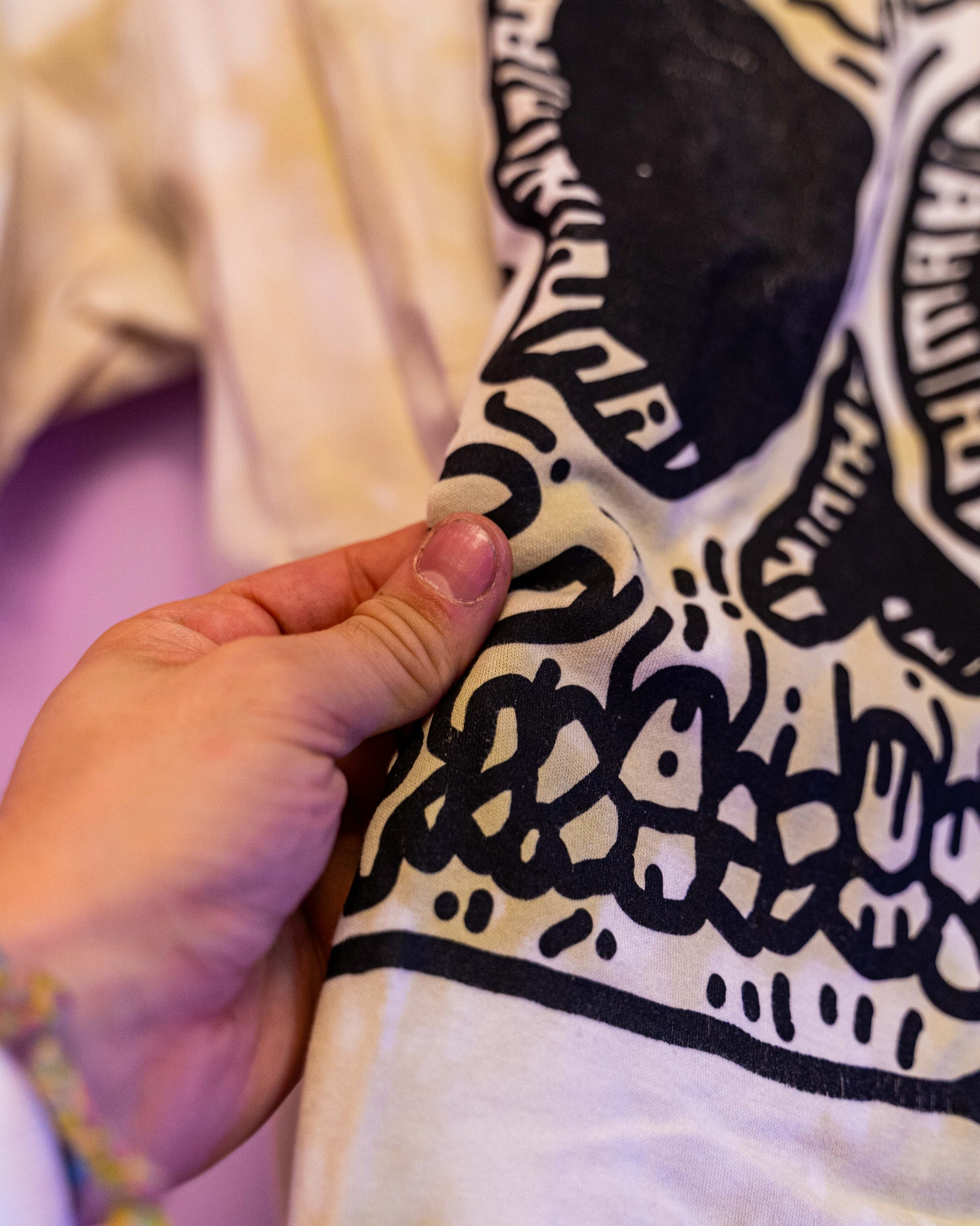 T-shirt sérigraphie crâne -T-shirt imprimé d'un motif crâne en sérigraphie à la main.-Brunograffer