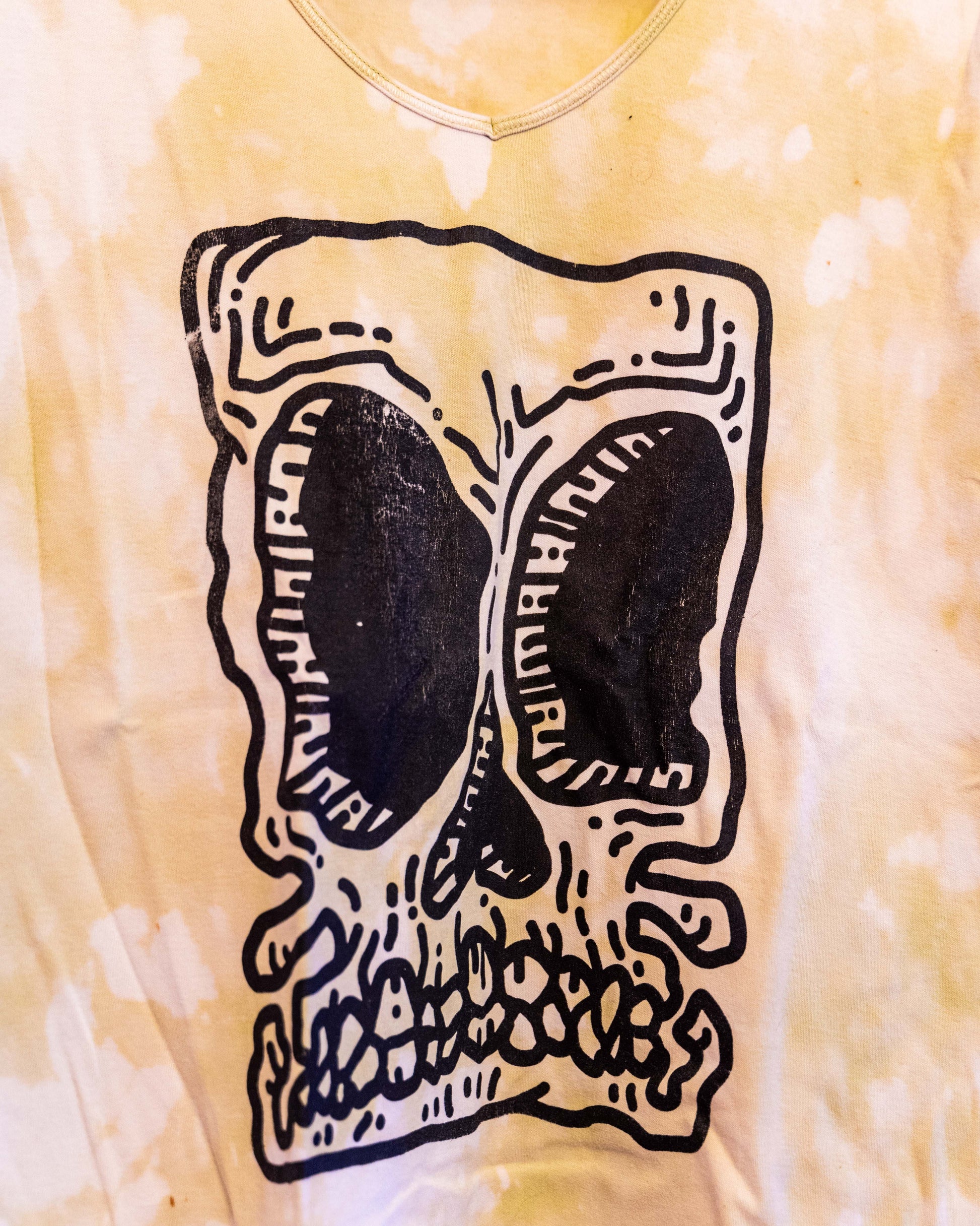 T-shirt sérigraphie crâne -T-shirt imprimé d'un motif crâne en sérigraphie à la main.-Brunograffer