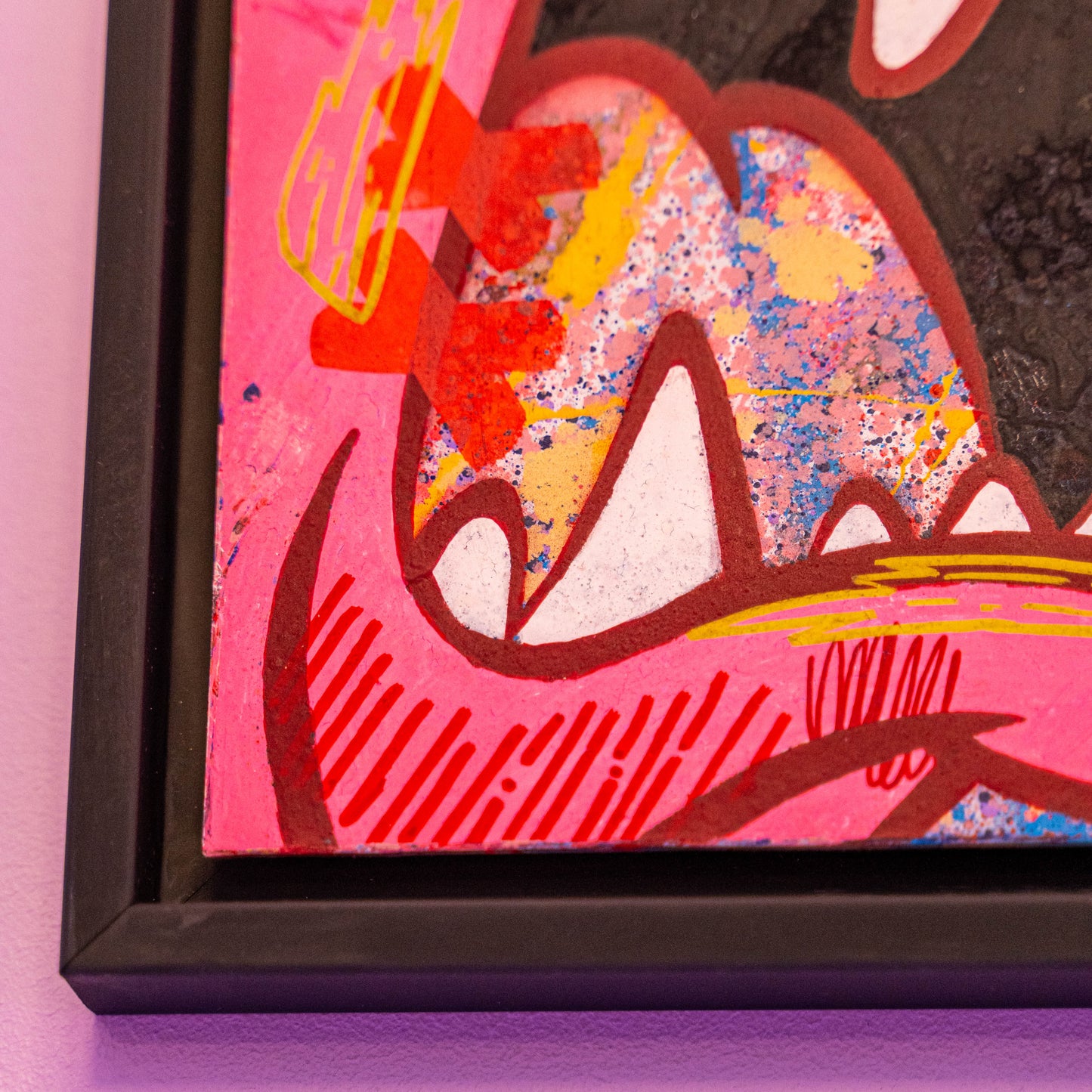 Taz Violet (Original) -Petit tableau d'un personnage de cartoon Looney Toons. Des personnages que j'adore depuis mon plus jeune âge pour lesquels je souhaite rendre hommage dans des peintures originales. Signée et datée à la main sur le devant et le derrière ainsi que tamponnée au dos. Chaque peinture est vendue avec un certificat d'authenticité (voir photo) et encadrée dans une caisse américaine sur mesure. Exemplaire unique. Dimensions sans cadre : 36x36cm Avec cadre : 40x40cm-Brunograffer