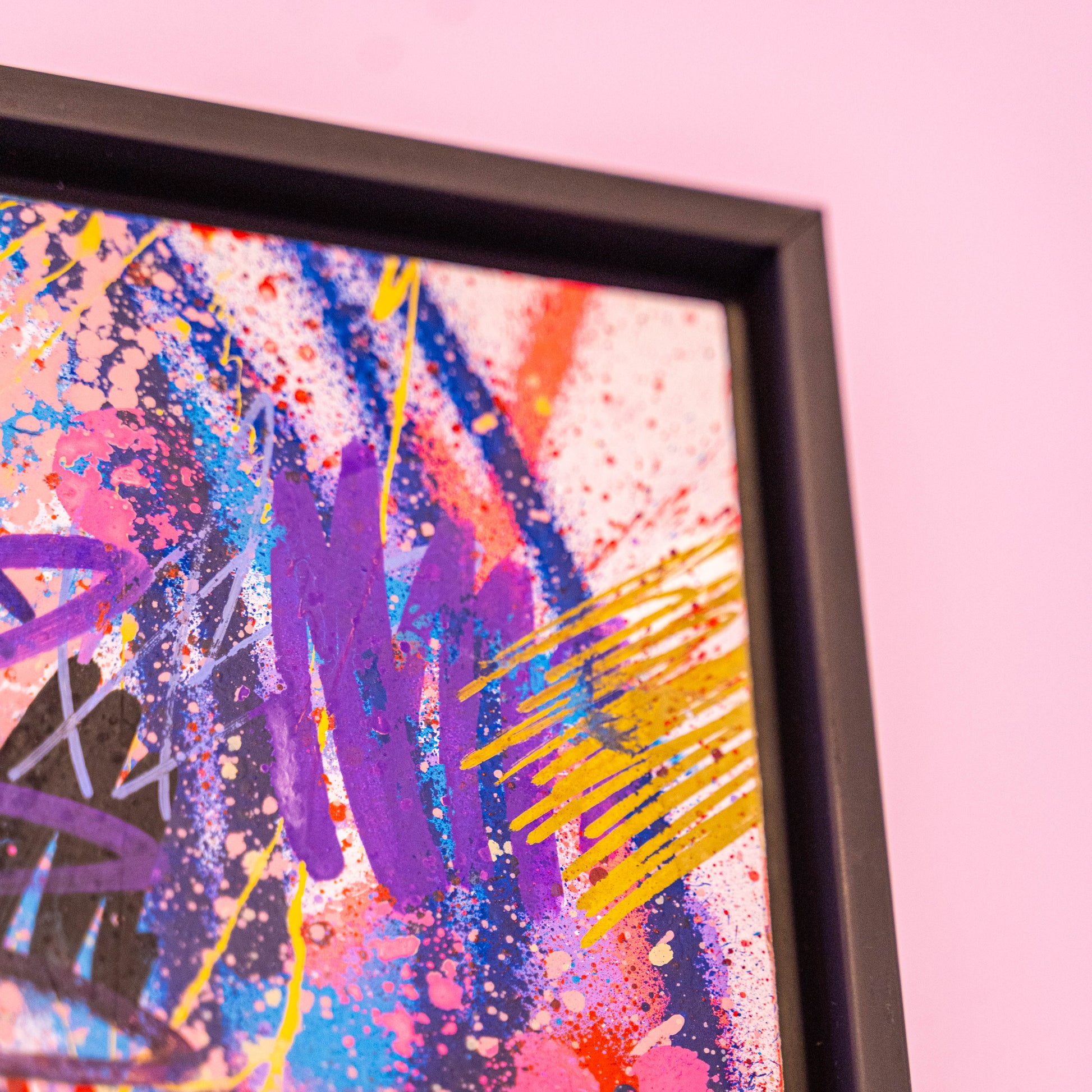 Taz Violet (Original) -Petit tableau d'un personnage de cartoon Looney Toons. Des personnages que j'adore depuis mon plus jeune âge pour lesquels je souhaite rendre hommage dans des peintures originales. Signée et datée à la main sur le devant et le derrière ainsi que tamponnée au dos. Chaque peinture est vendue avec un certificat d'authenticité (voir photo) et encadrée dans une caisse américaine sur mesure. Exemplaire unique. Dimensions sans cadre : 36x36cm Avec cadre : 40x40cm-Brunograffer