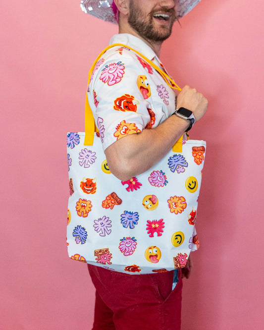 Un tote bag large aux couleurs de Pad !
 
Afin d'éviter les frais de stockage et les pertes, chaque produits sont fabriqué sur commande. Le délais est assez long. Prévoir 3 à 4 semaines jusqu'à la réception de la commande.
• 100 % polyester filé, tissu résistant aux intempéries• Sac 38,1 cm x 38,1 cm (15 