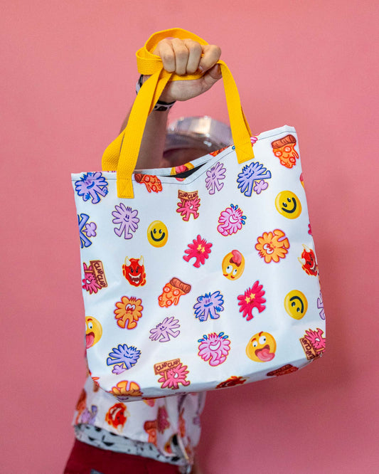 Boutique Art de Brunograffer - Un tote bag large aux couleurs de Pad !
 
Afin d'éviter les frais de stockage et les pertes, chaque produits sont fabriqué sur commande. Le délais est assez long. Prévoir 3 à 4 semaines jusqu'à la réception de la commande.
• 100 % polyester filé, tissu résistant aux intempéries• Sac 38,1 cm x 38,1 cm (15 " x 15 ")• Capacité : 10 l (2,6 gal US)• Limite de poids maximum : 20 kg (44 lb)• Denim 100 % coton naturel teint après tissage avec anse double• Longueur des anses : 30 cm (11,8 "), largeur de 2,5 cm (1 ")