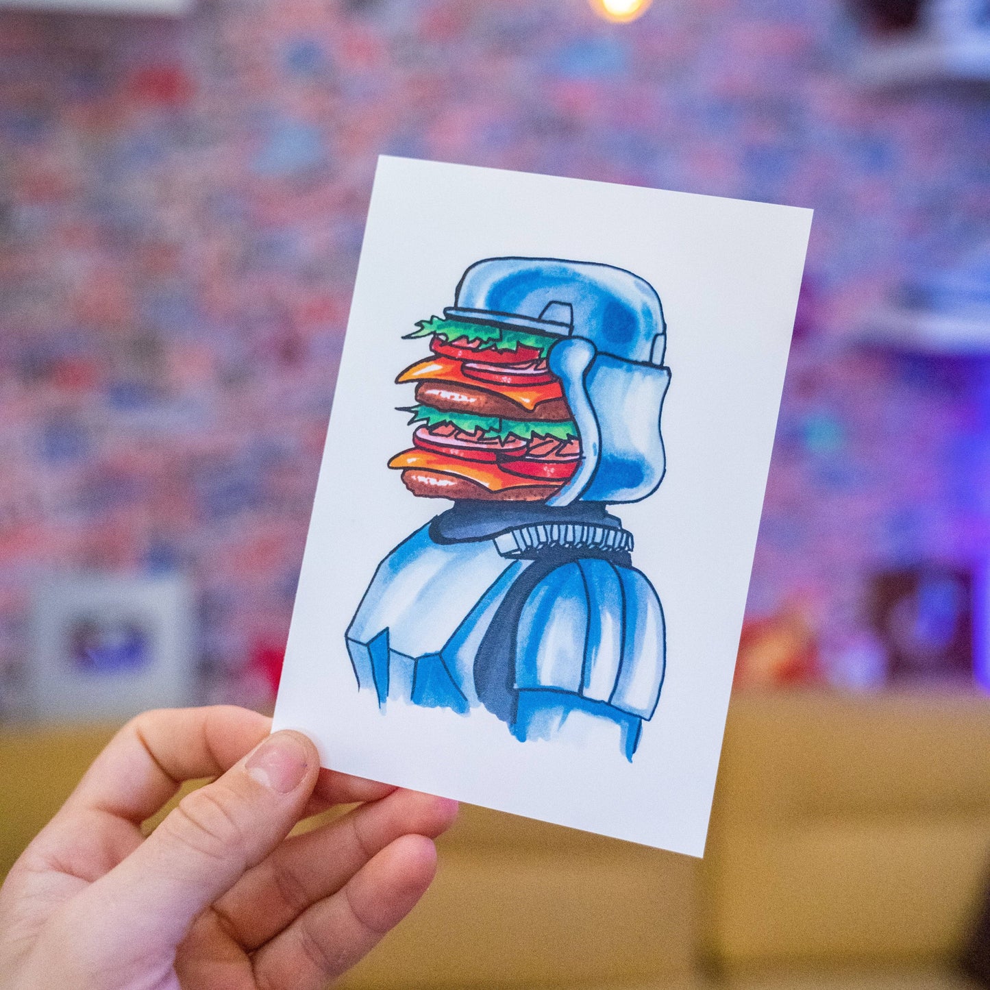 Stormwooper -Parodie d'un Stormtrooper de Star Wars (Stormwooper : Stormtrooper avec une tête en burger) Carte postale imprimée sur un papier 300g.-Brunograffer