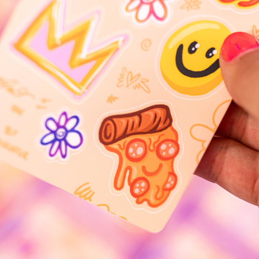 Boutique Art de Brunograffer - Illustrations digitales pour les emotes de la chaine de stream en live sur Twitch maintenant disponibles en planche de stickers.
Cette planche comprend 8 stickers.
 
Les illustrations sont réalisées sur tablette iPad avec Procreate puis imprimée. Les autocollants sont résistant aux poussières et aux éclaboussures. Veillez bien à les coller sur une surface lisse, propre et sèche pour un bon maintient. Par exemple sur un casque, un vélo, un frigo, une porte, le dos d'un téléphone, etc.
Matériaux : Sticker Vinyl MatDimensions : 10 x 15 cm