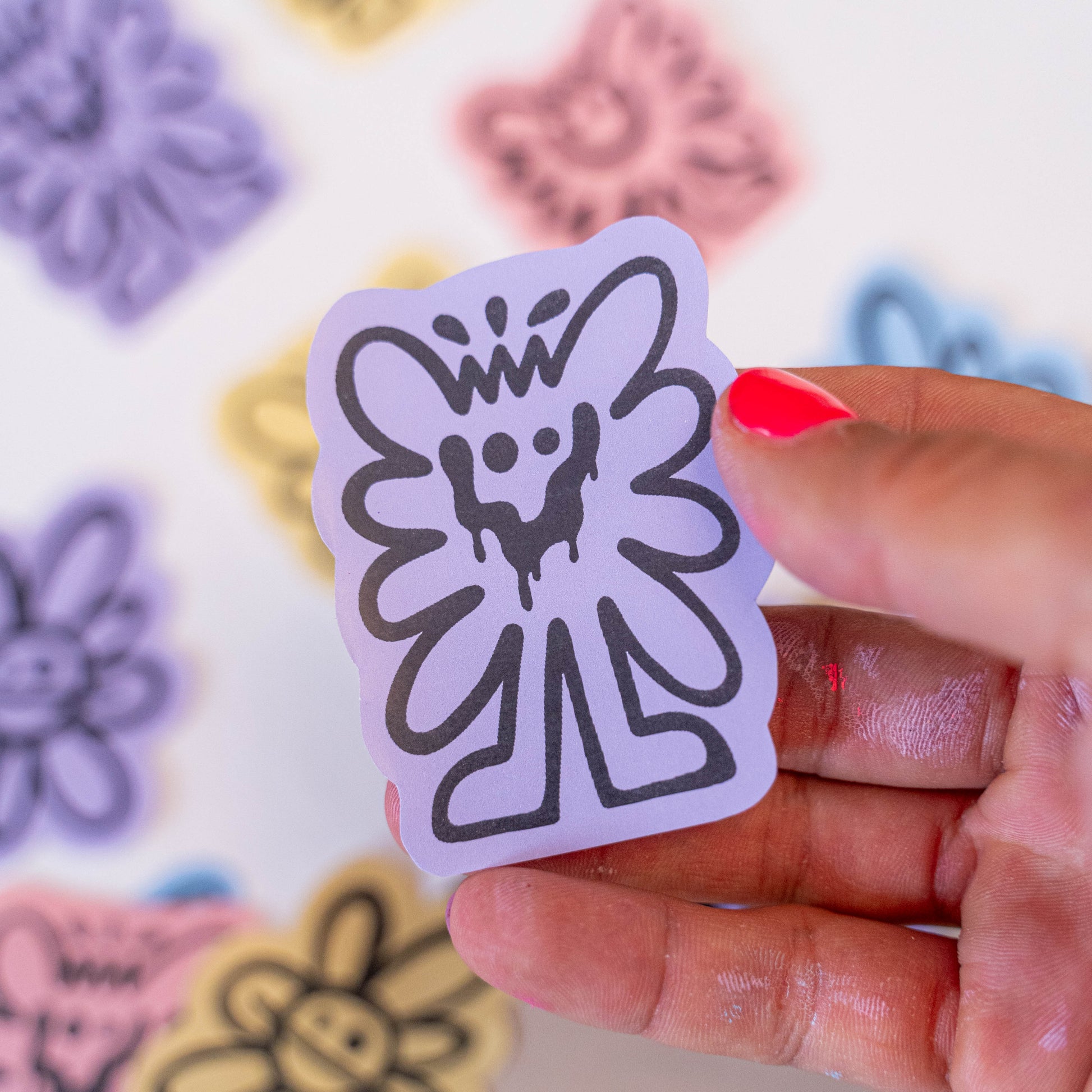 Pack Pad & Fleurs (4 Stickers) -Papier thermique autocollant imprimé et découpé à la main pour un pack de 4 stickers différents. Le pack comporte 1 stickers de chaque couleurs : Jaune, Rose, Violet et Bleu avec 3 visuels différents. Un visuels au hasard est donc en double. Dimensions : Entre 5 et 7 cm-Brunograffer