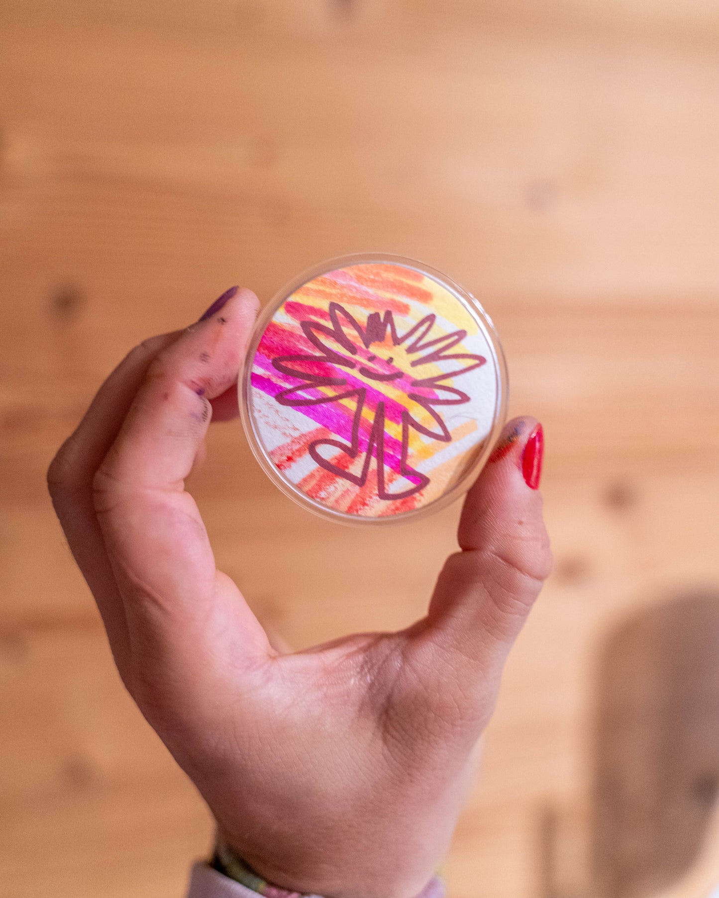 Pins Pad -Dessin réalisé à la main sur du papier épais 300g pour un Pins unique de 6cm de diamètre. Exemplaire à collectionner, vous en recevez au hasard. Ils sont tous différents, le petit personnage 